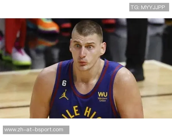 坏得很！约基奇紧贴+假摔玩弄尤班克斯后者赔了4犯+1T