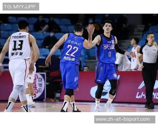 前天津外援加盟勇士迎首秀，身在美国仍心系中国